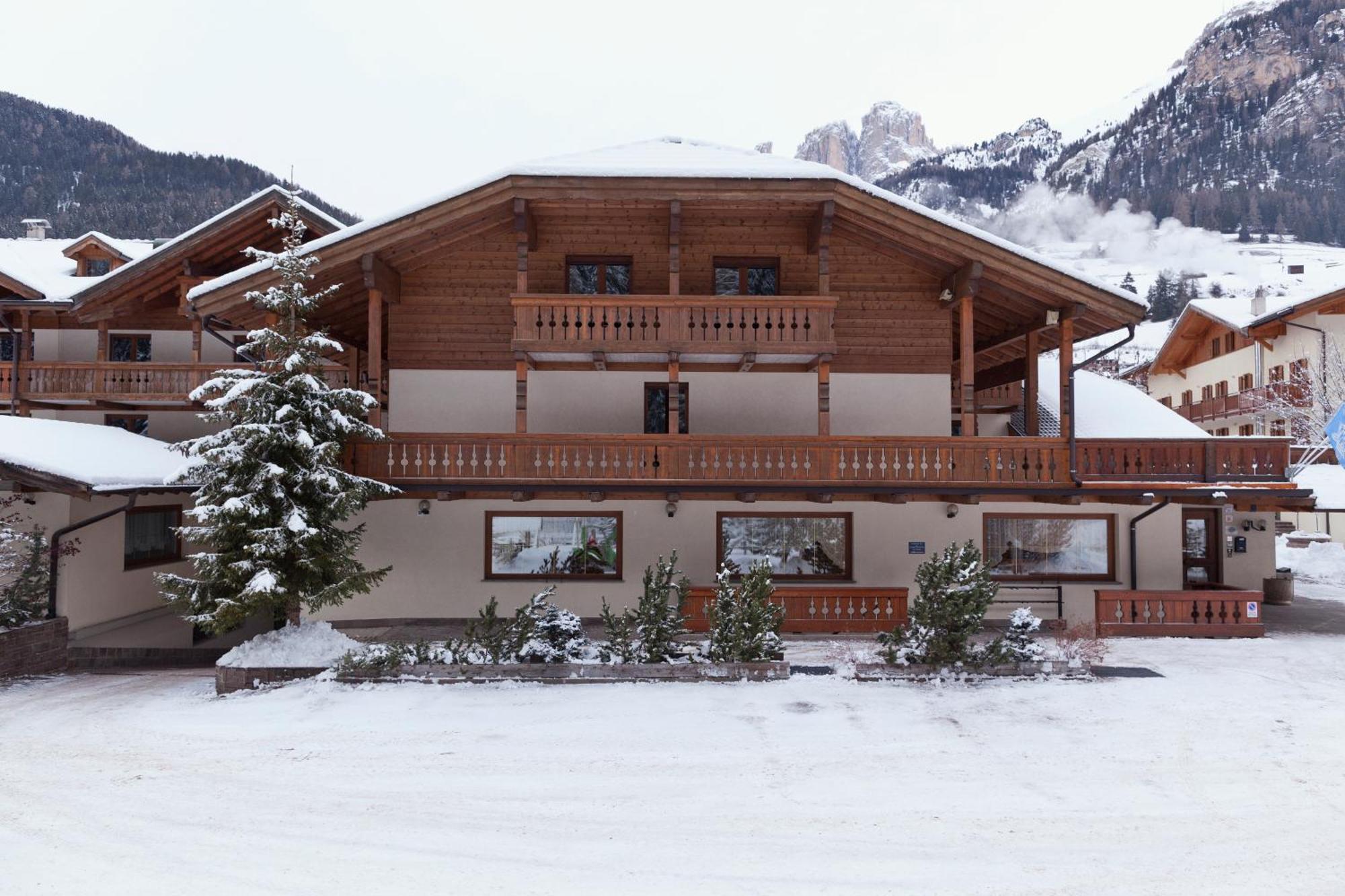 Hotel Sella Ronda Serenella Campitello di Fassa Eksteriør billede
