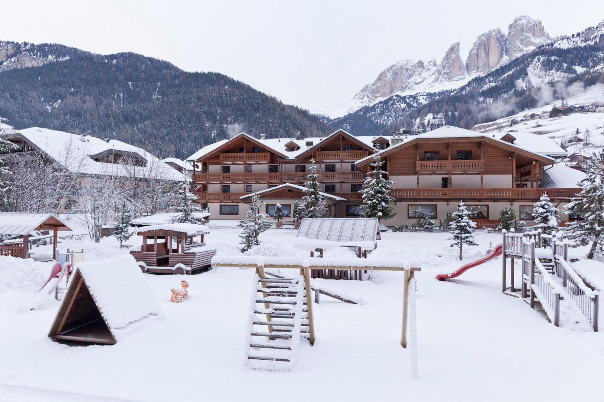 Hotel Sella Ronda Serenella Campitello di Fassa Eksteriør billede