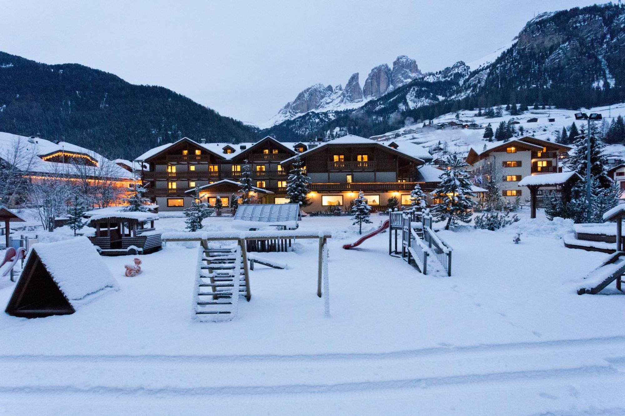 Hotel Sella Ronda Serenella Campitello di Fassa Eksteriør billede